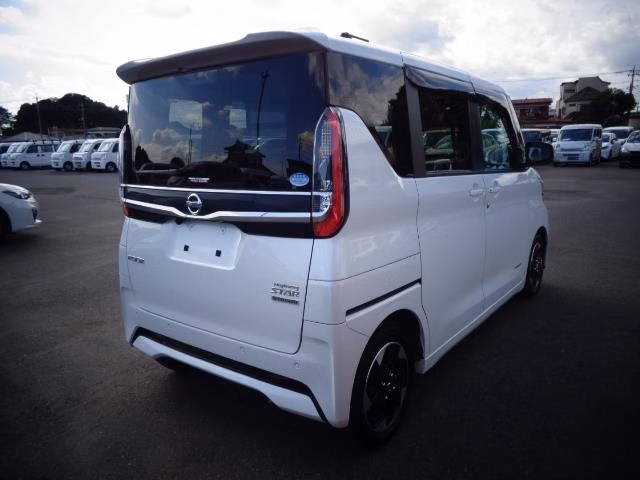 NISSAN ROOX