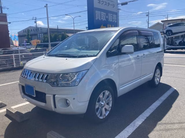 Mitsubishi Delica D:5