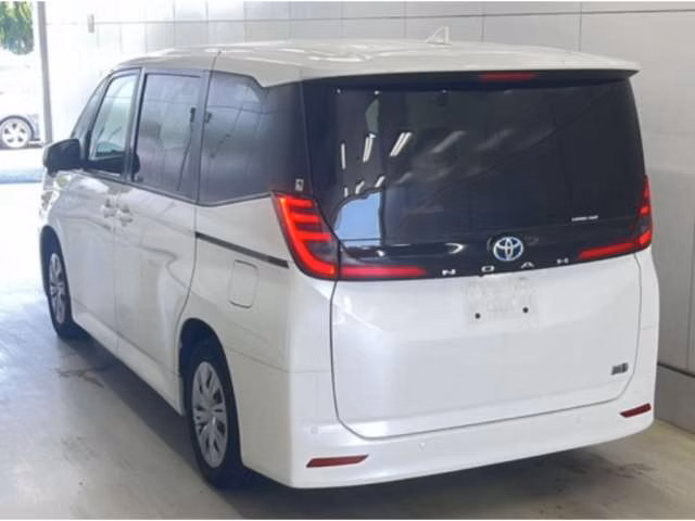 TOYOTA NOAH
