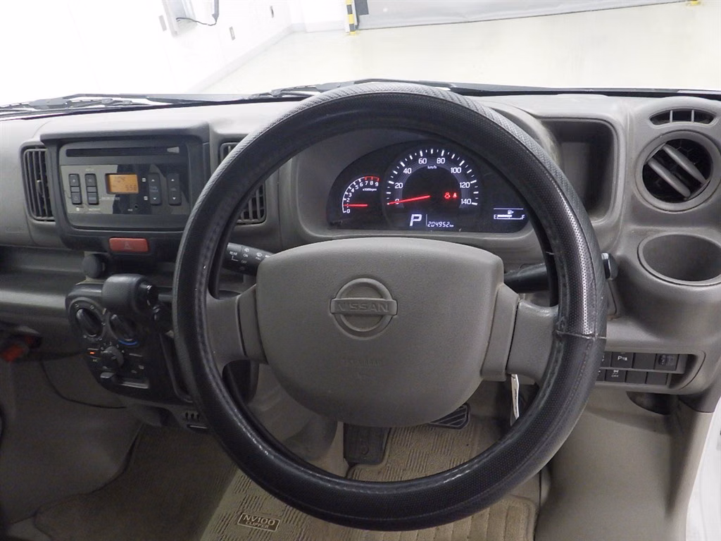 NISSAN NV100 CLIPPER