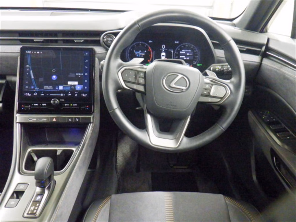 LEXUS LBX