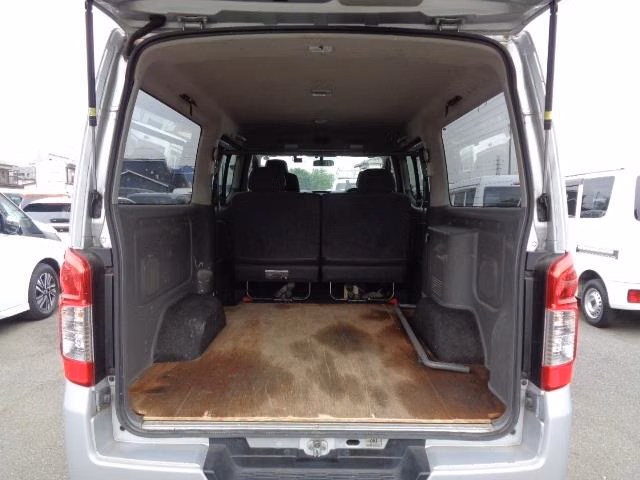NISSAN NV350 CARAVAN