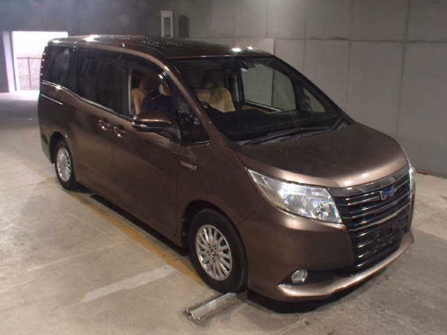 TOYOTA NOAH