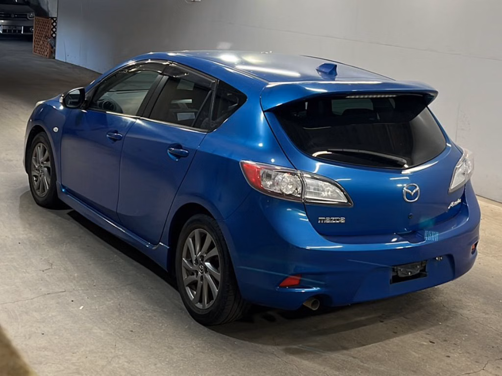 MAZDA AXELA