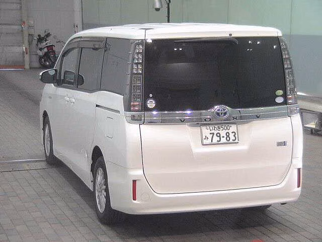 TOYOTA VOXY