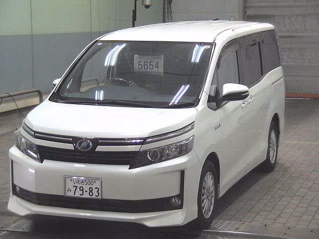 TOYOTA VOXY