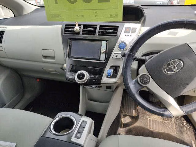 TOYOTA PRIUS ALPHA