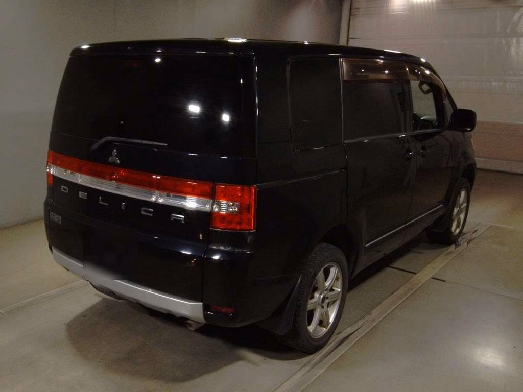 MITSUBISHI DELICA D:5