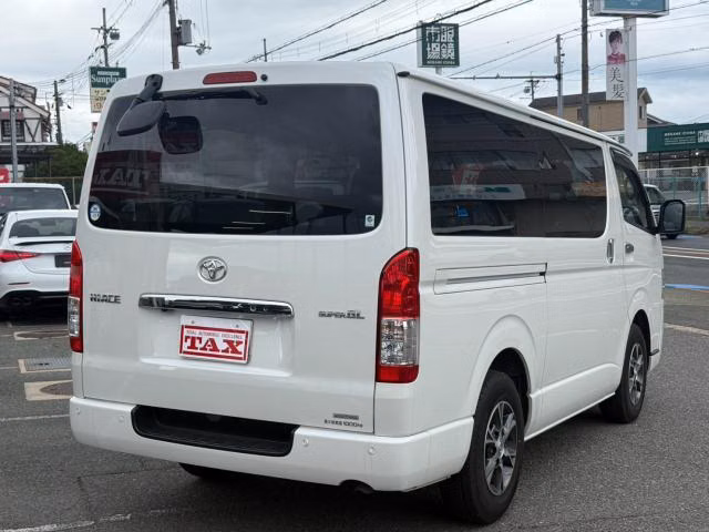 TOYOTA REGIUS ACE
