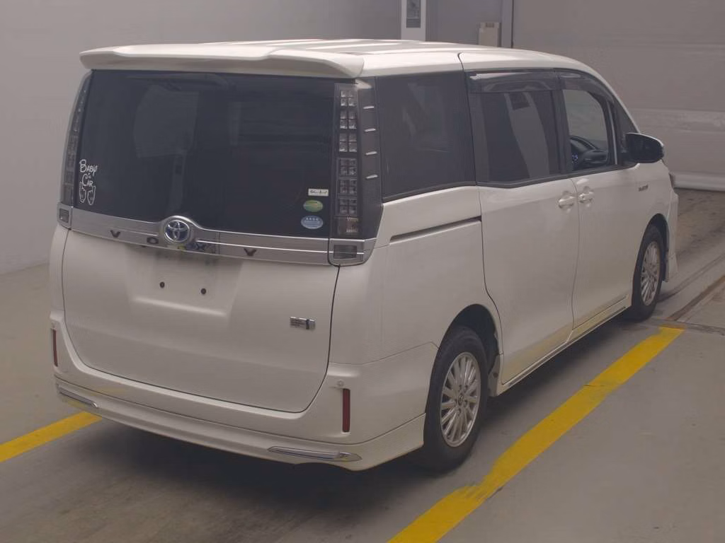 TOYOTA VOXY