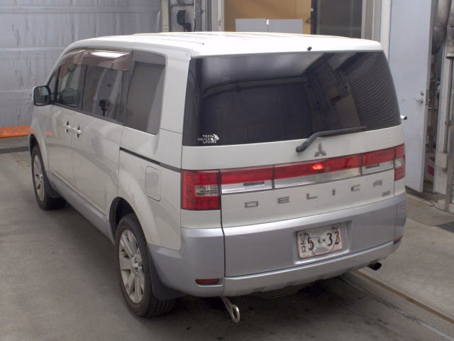 MITSUBISHI DELICA D:5