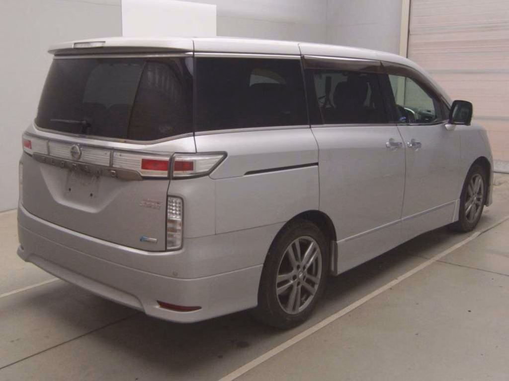 NISSAN ELGRAND