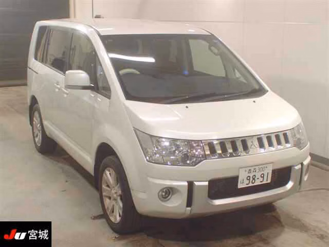 MITSUBISHI DELICA D:5
