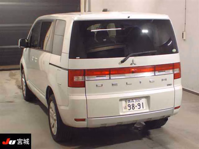MITSUBISHI DELICA D:5