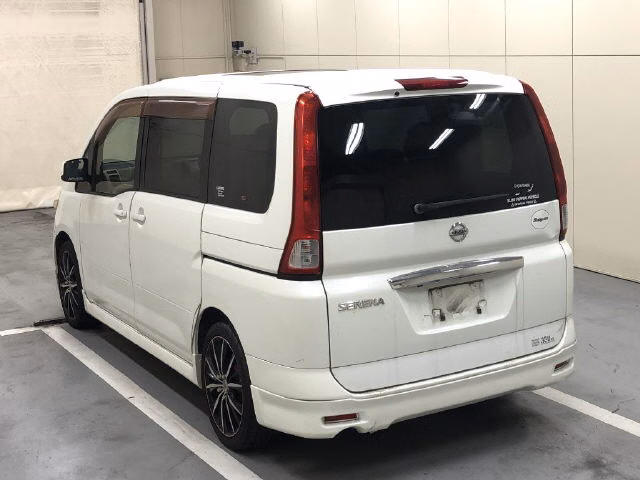 NISSAN SERENA