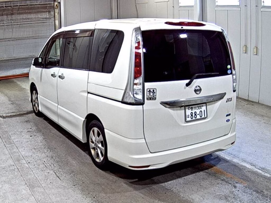 NISSAN SERENA