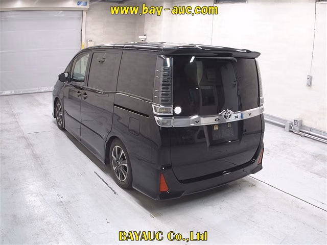 TOYOTA VOXY