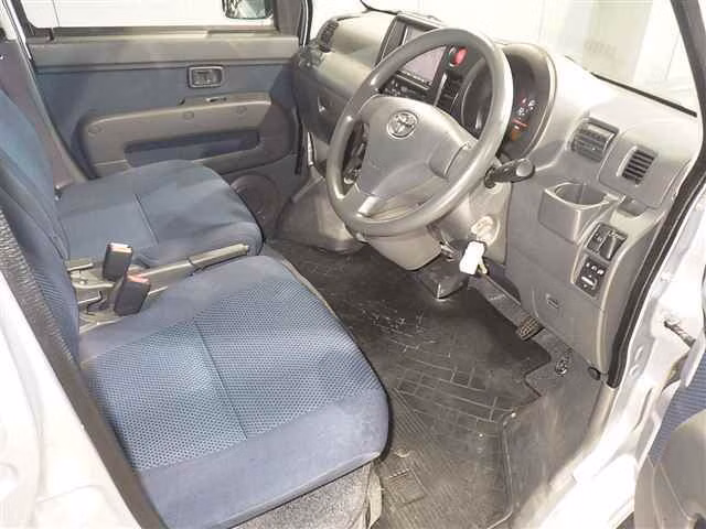 TOYOTA PIXIS VAN