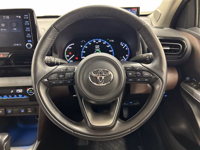 TOYOTA YARIS CROSS