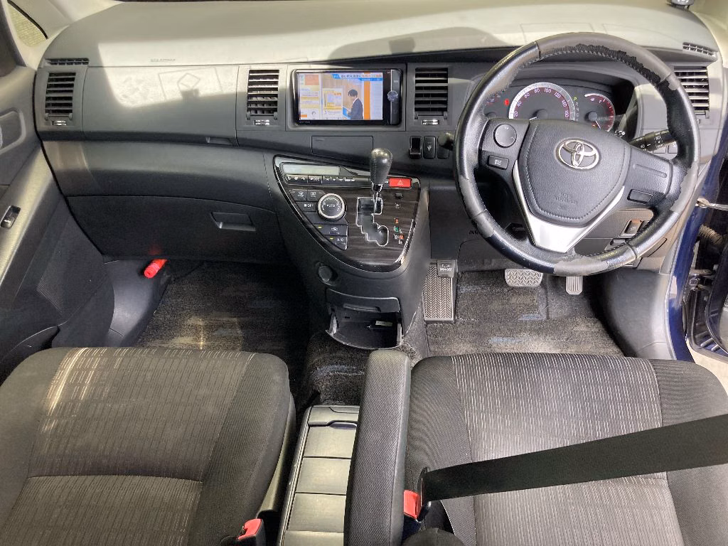 TOYOTA ISIS