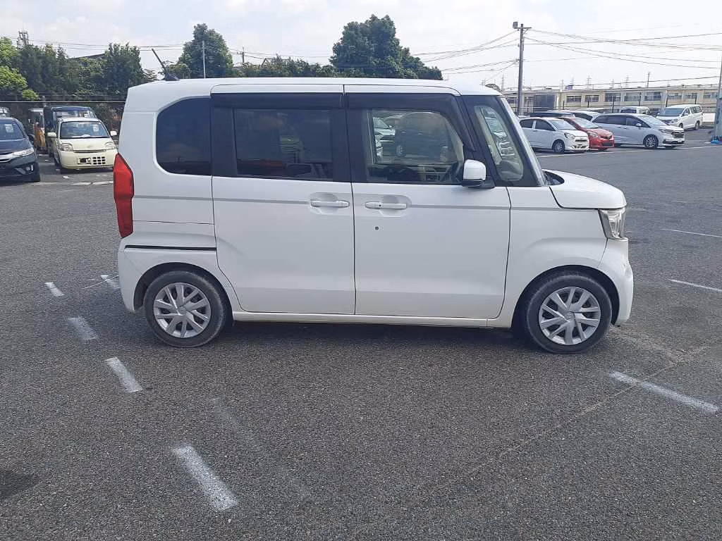 HONDA N-BOX