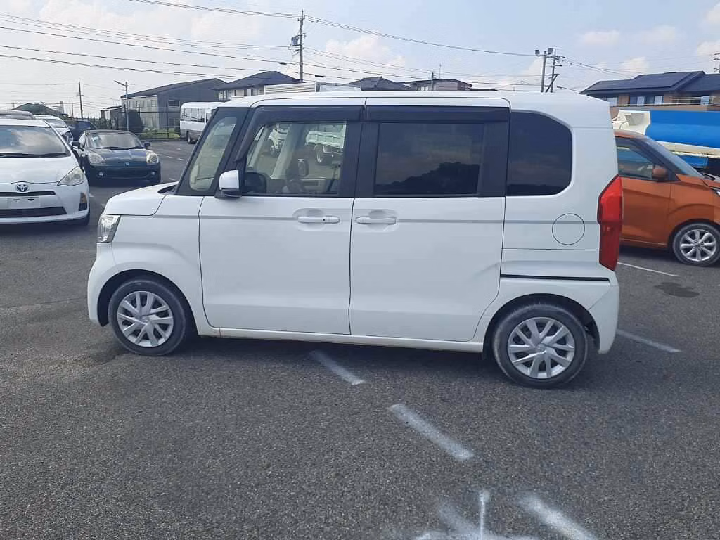 HONDA N-BOX
