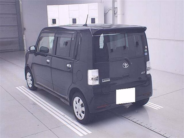 TOYOTA PIXIS SPACE