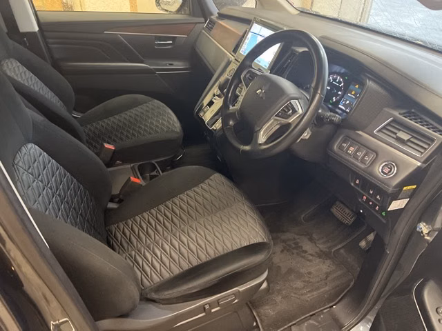 MITSUBISHI DELICA D:5