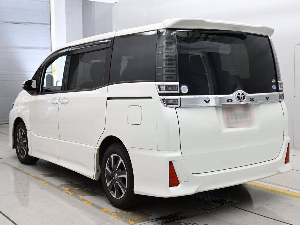 TOYOTA VOXY