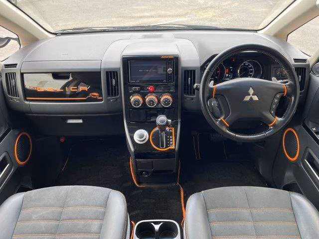 MITSUBISHI DELICA D:5