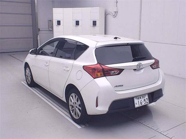 TOYOTA AURIS