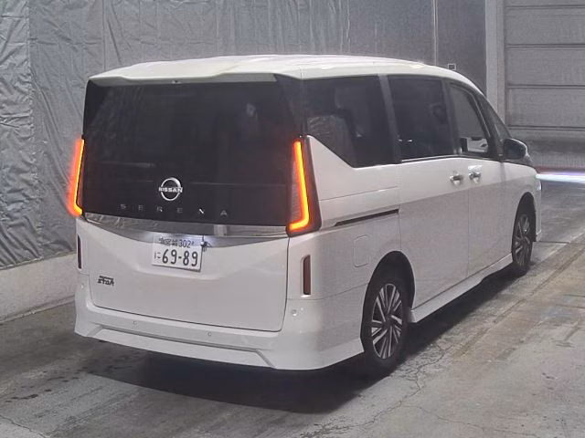 NISSAN SERENA