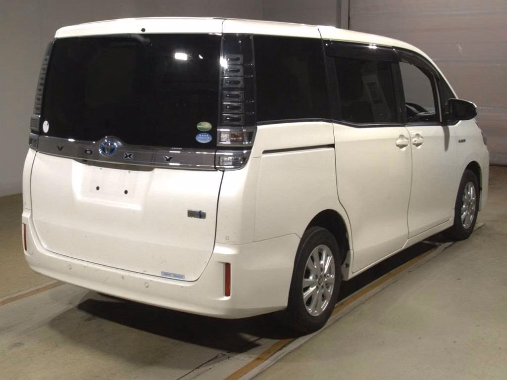TOYOTA VOXY
