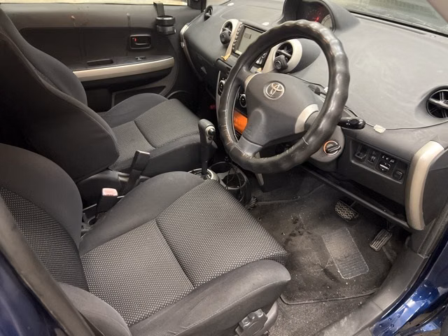 TOYOTA IST