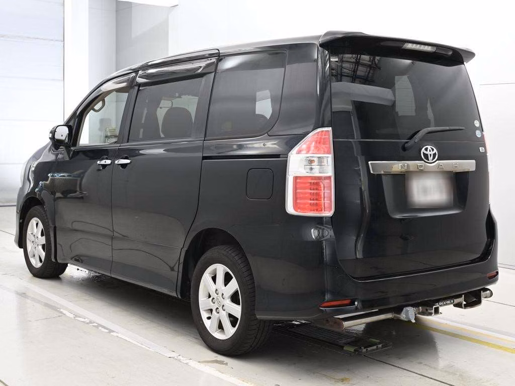 TOYOTA NOAH