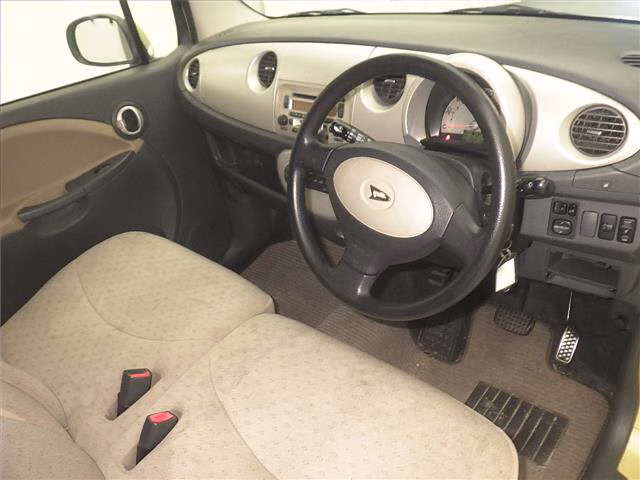 DAIHATSU MOVE LATTE