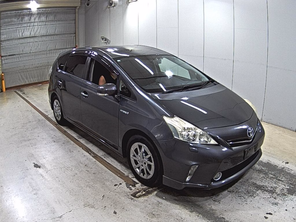 TOYOTA PRIUS ALPHA