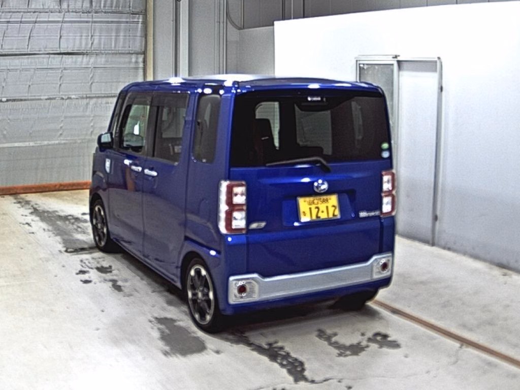 DAIHATSU WAKE