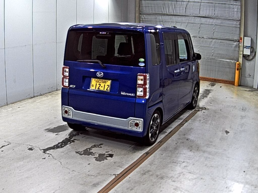 DAIHATSU WAKE