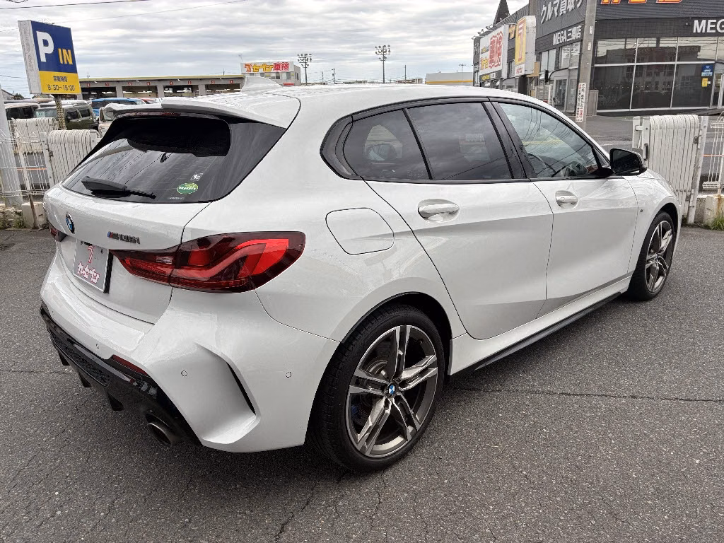 BMW 1-SERIES