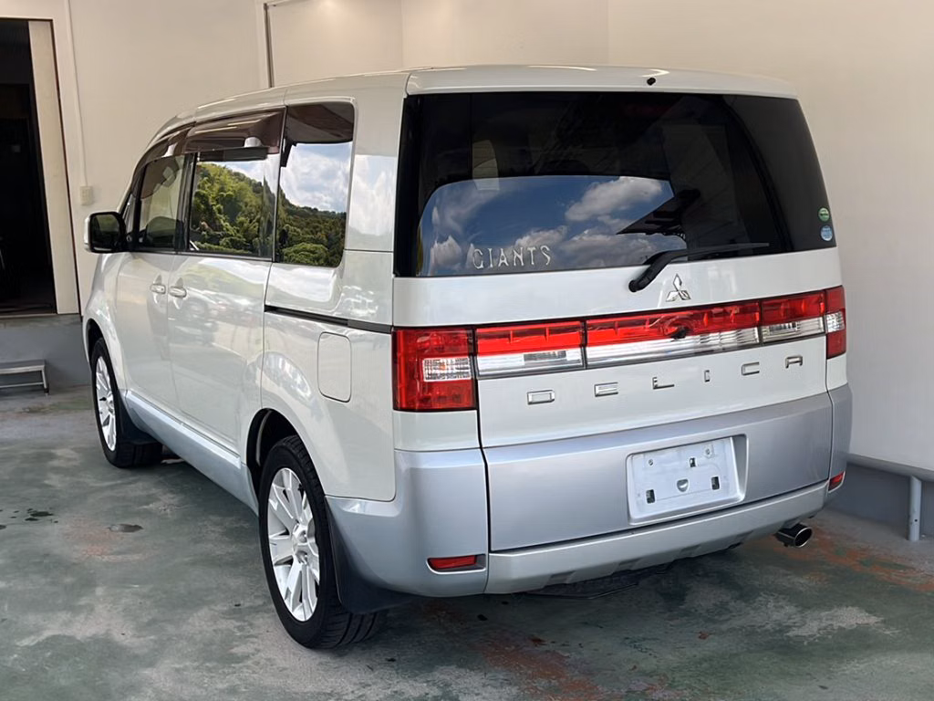 MITSUBISHI DELICA D:5