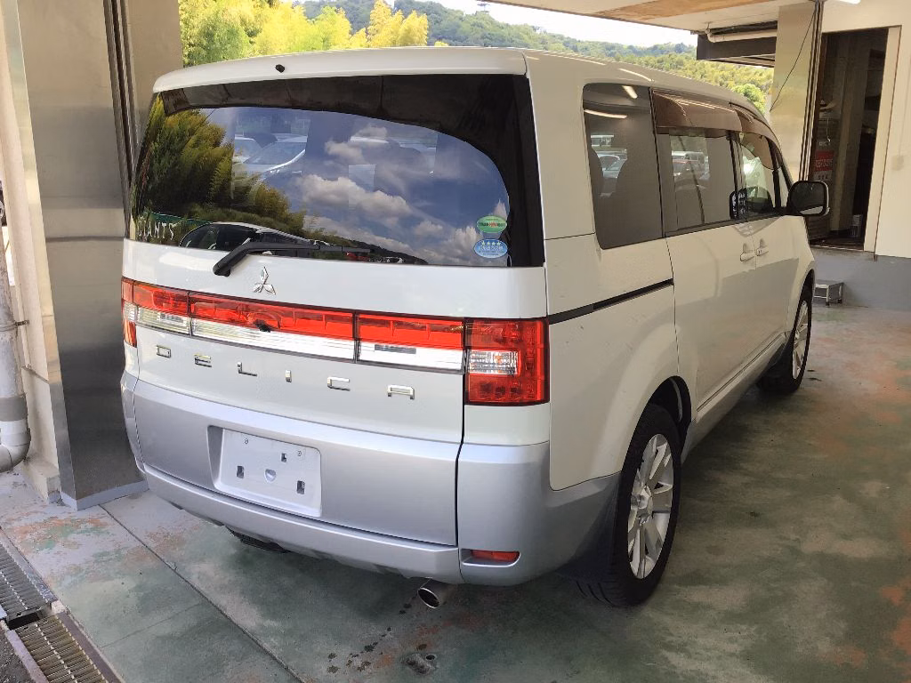 MITSUBISHI DELICA D:5