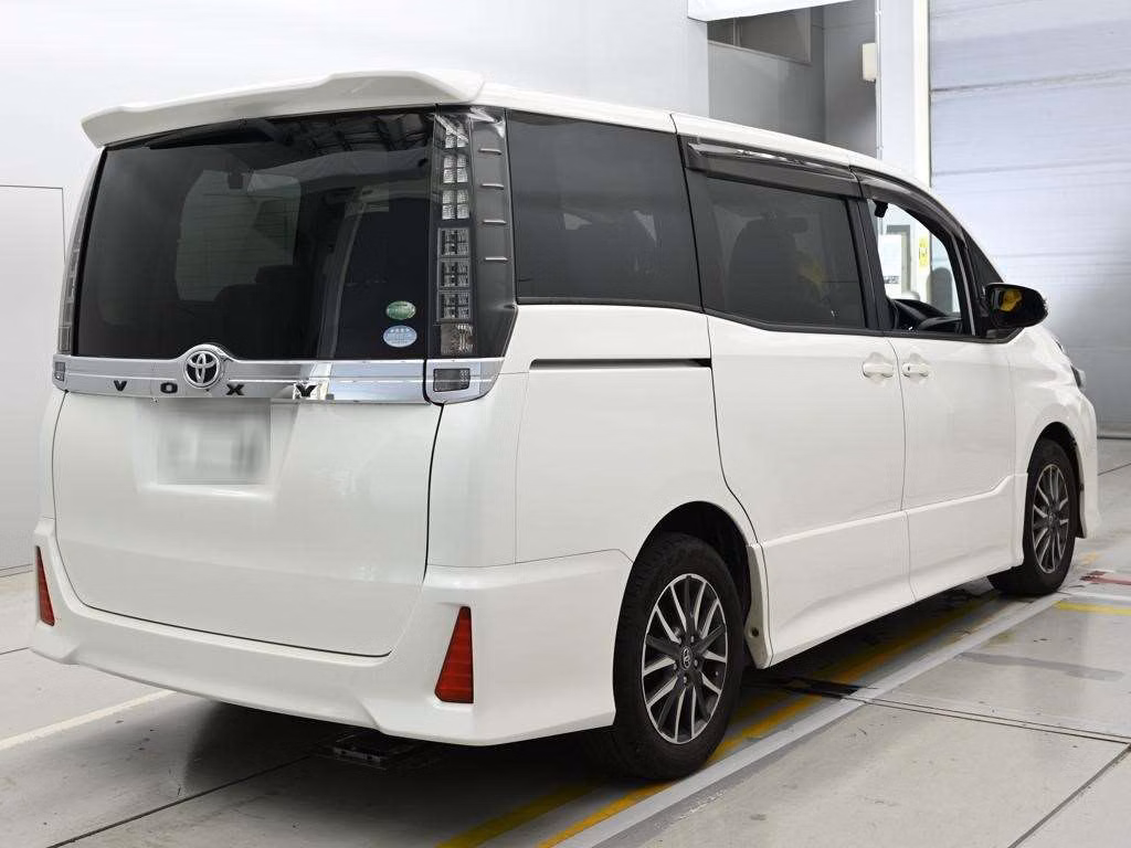 TOYOTA VOXY