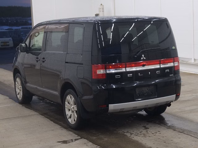MITSUBISHI DELICA D:5