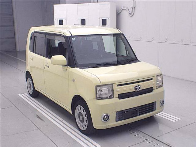 TOYOTA PIXIS SPACE