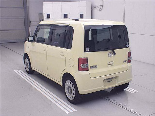 TOYOTA PIXIS SPACE