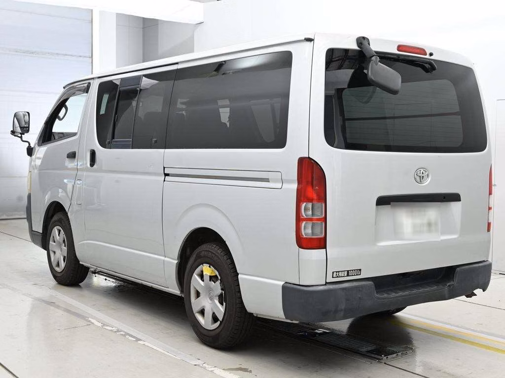 TOYOTA REGIUS ACE