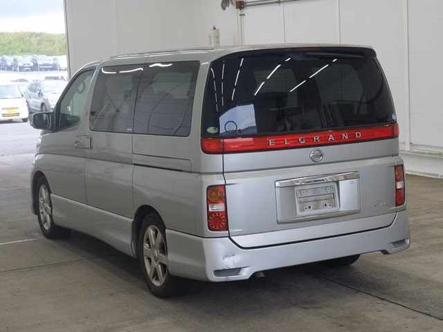 NISSAN ELGRAND