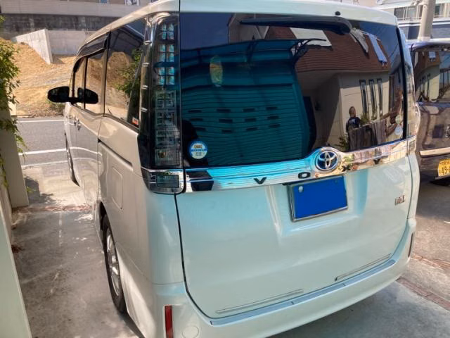 TOYOTA VOXY