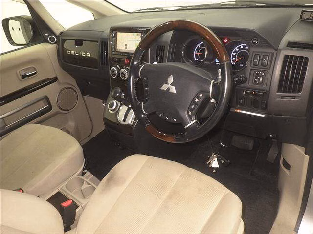 MITSUBISHI DELICA D:5